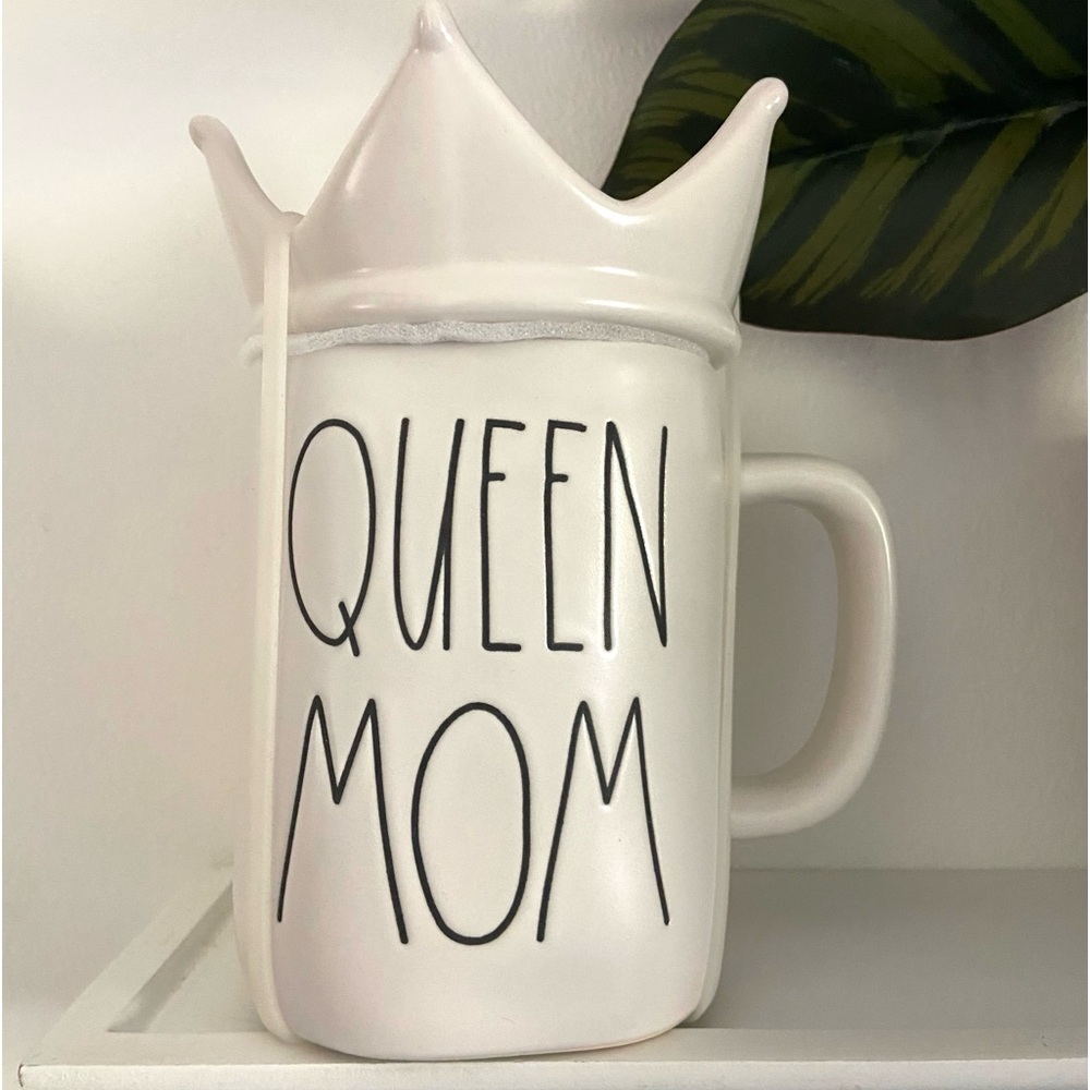 Rae Dunn Queen Mom Mug With Crown Top